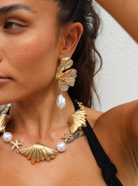 Just Shucked Necklace in Gold and Pearl